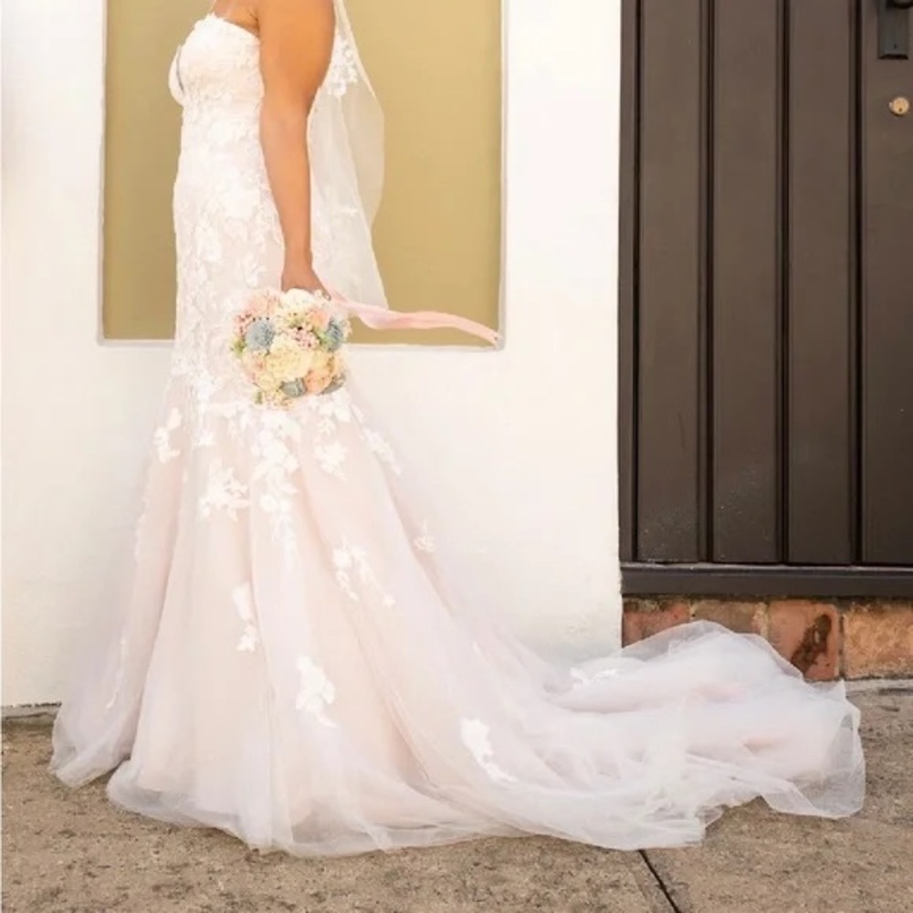 Brand new with tags wedding dress size 10